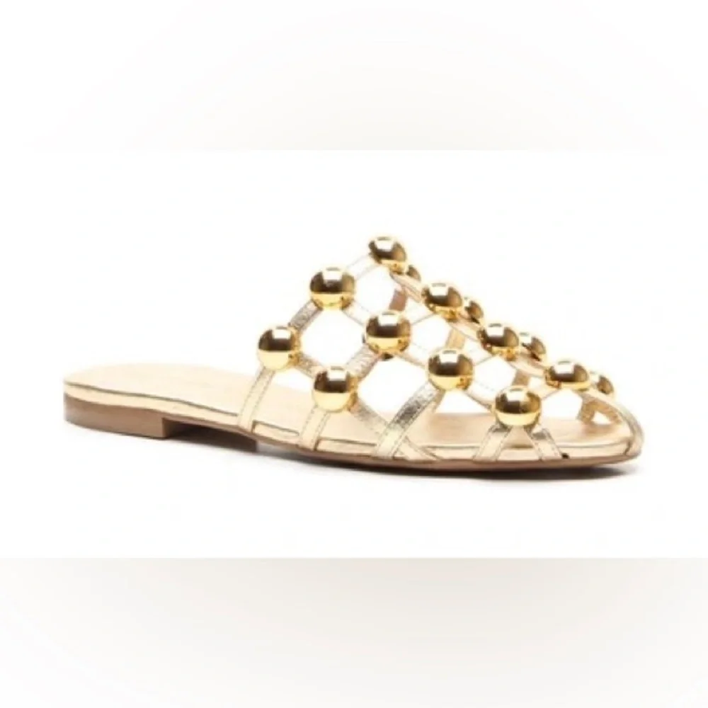 BCBGMaxAzria turn every